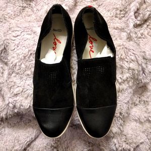 Ellen DeGeneres Flexed Suade Sneakers/Shoe